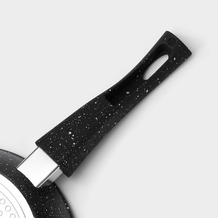 Сковорода кованая Magistro Dark, d=20 см, съёмная ручка soft-touch, антипригарное покрытие, индукция, цвет чёрный Сковорода кованая Magistro Dark, d=20 см, съёмная ручка soft-touch, антипригарное покрытие, индукция, цвет чёрный