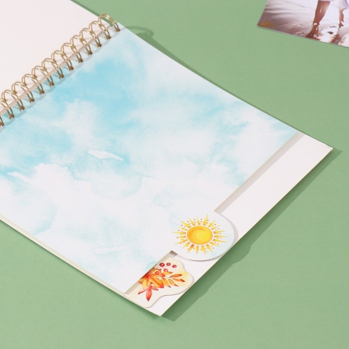 Фотоальбом на спирали 20 листов Фотоальбом на спирали 20 листов "Время года" объёмный элемент + 4 вкладки 24х24 см