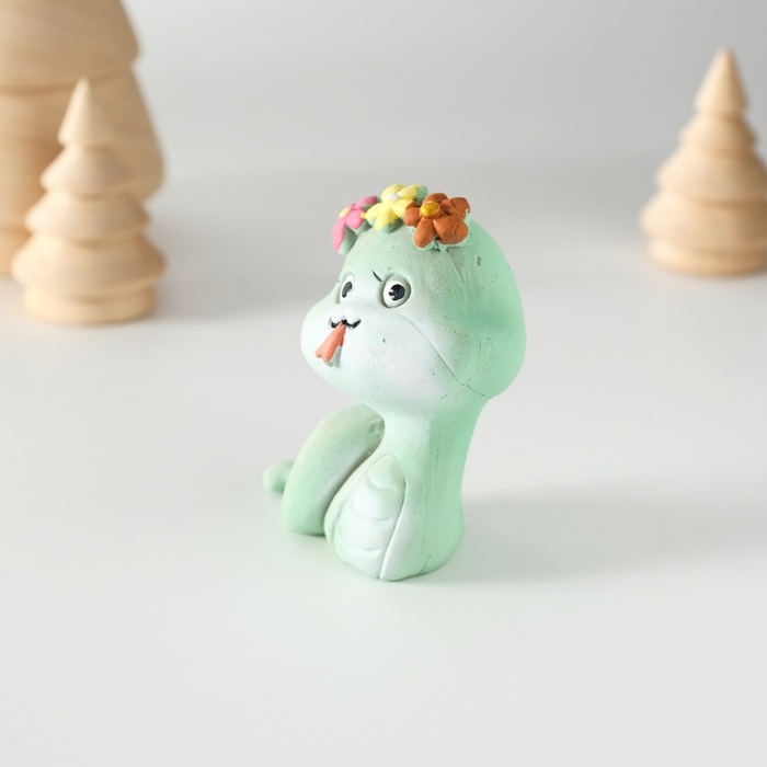 Сувенир полистоун Сувенир полистоун "Змейка с цветочным венком" МИКС 4,5х4х6,5 см