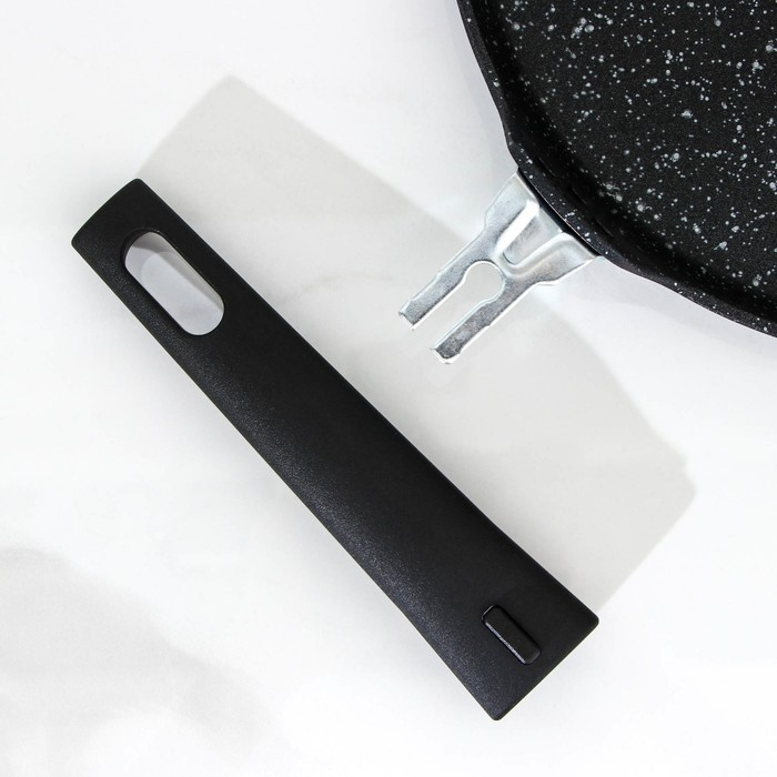 Сковорода блинная, d=20 см, пластиковая ручка, антипригарное покрытие, цвет тёмный мрамор Сковорода блинная, d=20 см, пластиковая ручка, антипригарное покрытие, цвет тёмный мрамор