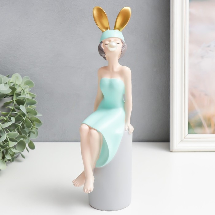 Сувенир полистоун  Сувенир полистоун "Девушка ушки зайки, с пузырём на колонне" МИКС 29х7х10 см