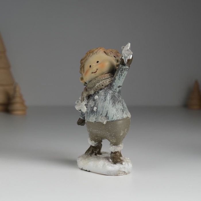 Сувенир полистоун  Сувенир полистоун "Маленький принц в сером комбинезоне в шарфике" МИКС 6,5х4х11,5 см