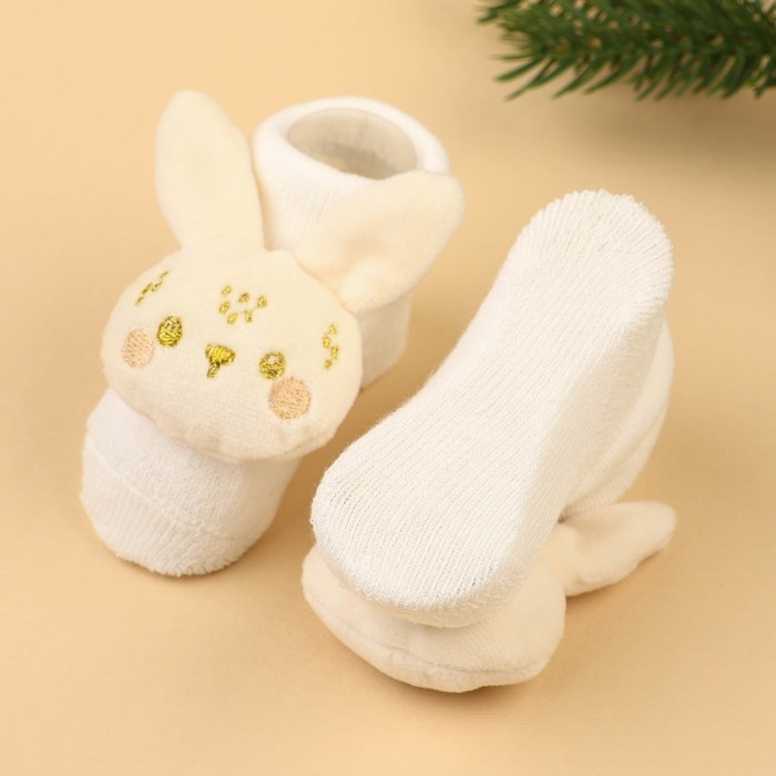 Подарочный набор новогодний: браслетики - погремушки и носочки - погремушки на ножки «Малыши», цвет бежевый Подарочный набор новогодний: браслетики - погремушки и носочки - погремушки на ножки «Малыши», цвет бежевый