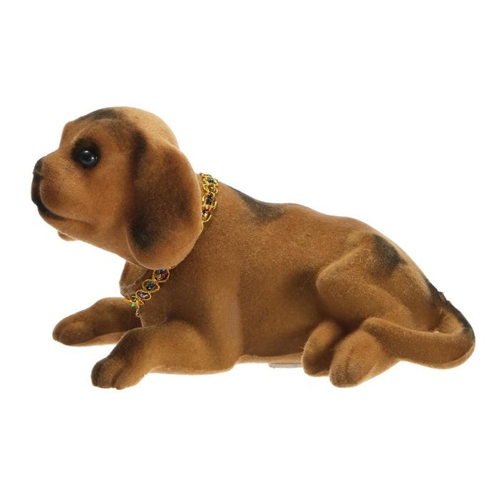 Собака на панель авто, качающая головой, большая, коричневый окрас Собака на панель авто, качающая головой, большая, коричневый окрас