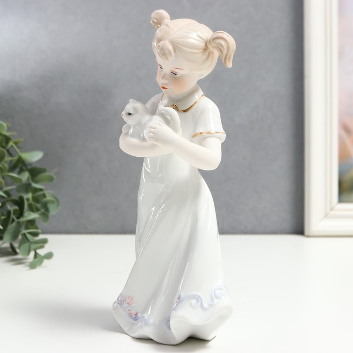 Сувенир керамика  Сувенир керамика "Девочка с хвостиками, с котёнком на руках" 22,5х7х12 см