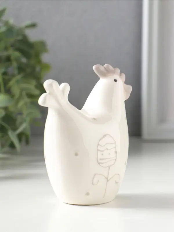 Сувенир керамика "Курочка в серый горох, с пасхальным яйцом сбоку" 7,9х4,8х9,1 см