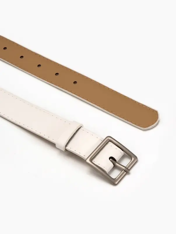 Ремень женский, 110&times;3 см, квадратная матовая металлическая пряжка, серебристая, белый