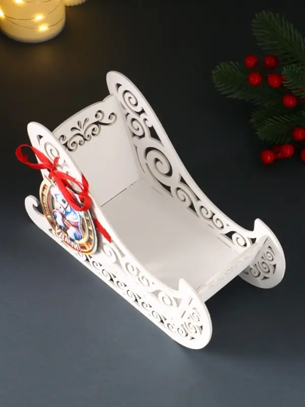 Шкатулка "Сани" с магнитом, 23х10х14 см, белый