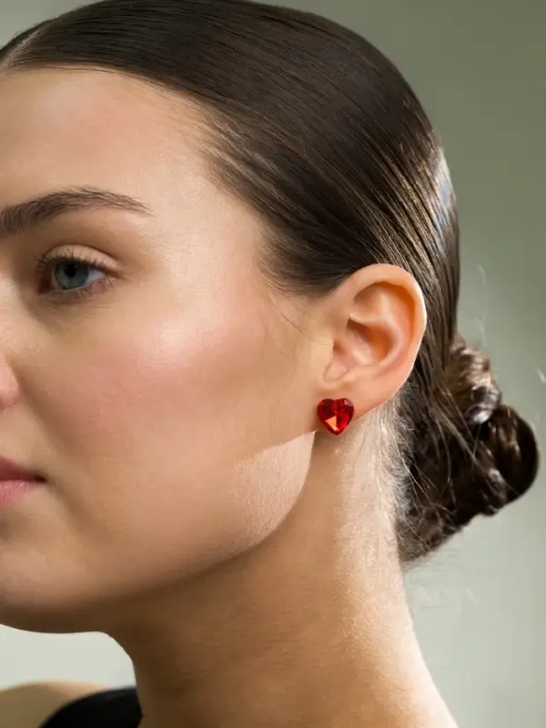 Серьги пусеты QF &laquo;Романтика&raquo;, 12 пар, сердечки, цветные в золоте