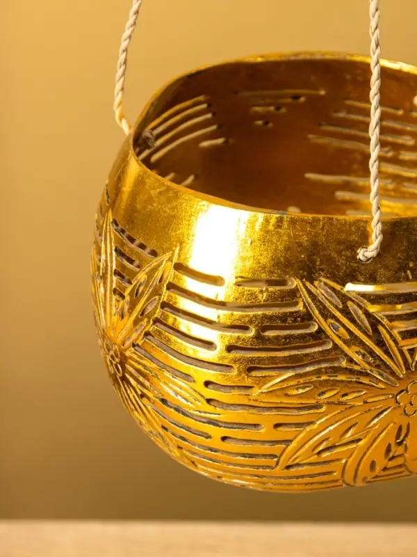 Подсвечник подвесной из кокоса, 9-12 см, золотистый Подсвечник подвесной из кокоса, 9-12 см, золотистый