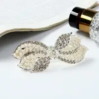 Заколка - автомат для волос &laquo;Гелая&raquo;, бантик, 9 см, серебристо-белая