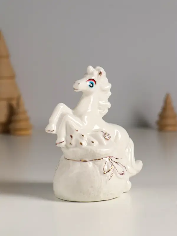 Копилка керамика "Лошадка с мешком" белый МИКС 9х5,5х10 см