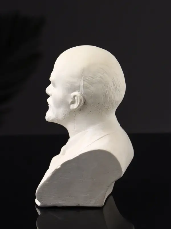 Бюст В.И. Ленин, 11х9х8 см, натуральный, гипс Бюст В.И. Ленин, 11х9х8 см, натуральный, гипс