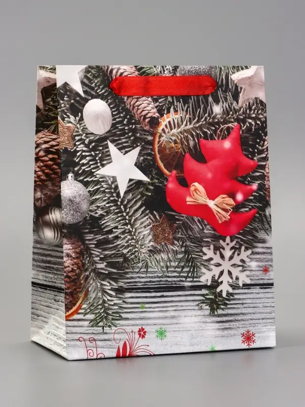 Пакет подарочный новогодний ламинированный &laquo;Игрушки в снегу&raquo;, 18&times;23&times;10 см