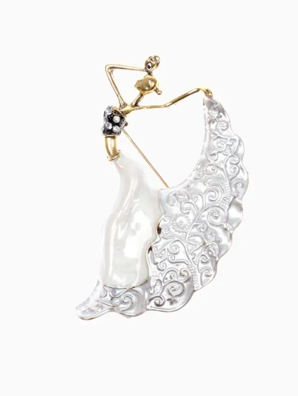 Брошь &laquo;Балерина&raquo;, драма, серая в чернёном золоте