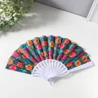 Веер складной &laquo;Вышивка. Розочки на зелёном&raquo;, 22.5 см