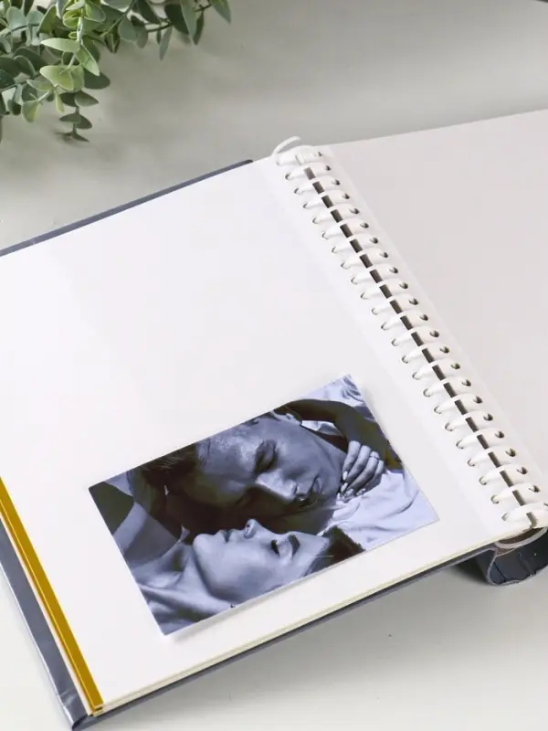 Фотоальбом 30 магнитных листов 23X28см, Фотоальбом 30 магнитных листов 23X28см, "Цветок на сером", пер-т внутр.спираль