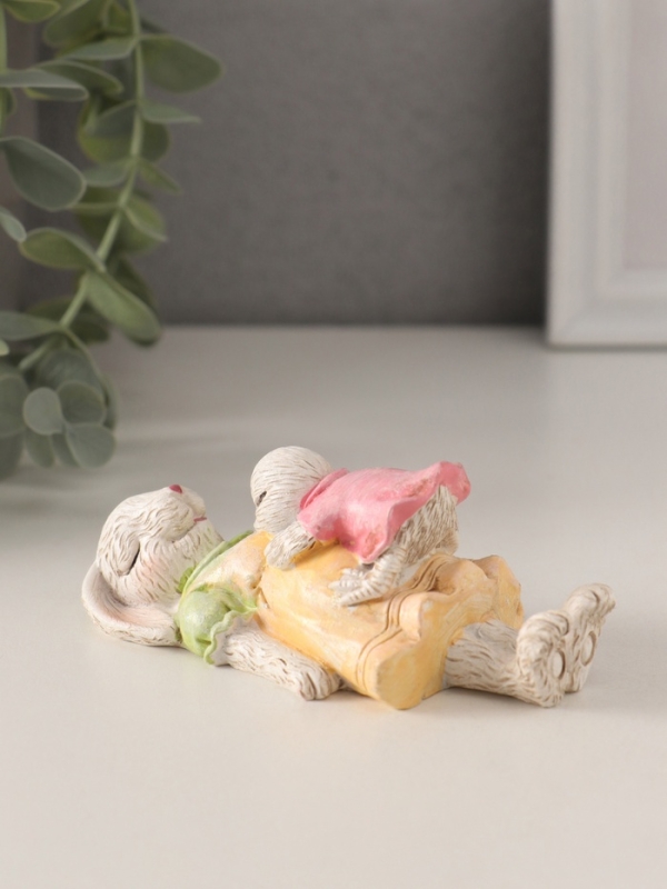 Сувенир полистоун  Сувенир полистоун "Зайка и цыплёнок - здоровый сон" 11х5х4 см