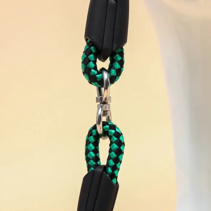 Ринговка для собак, 150&times;0.6 см, с вертлюгом, чёрная, зелёная