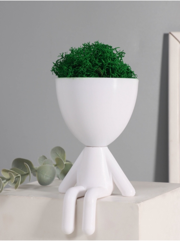 Кашпо пластиковое "Мистер Грин сидит" 13*9*7,3 см белый