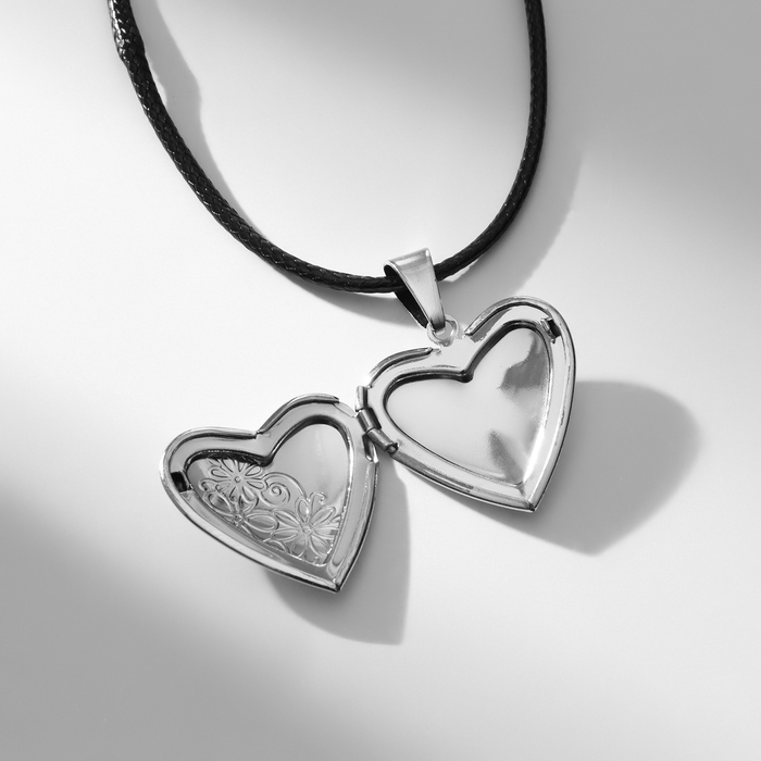 Кулон на шнурке «Для фото» сердце с цветами, цвет чернёное серебро на чёрном шнурке, 45 см Кулон на шнурке «Для фото» сердце с цветами, цвет чернёное серебро на чёрном шнурке, 45 см