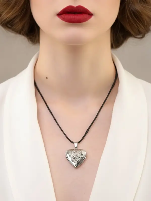 Кулон на шнурке &laquo;Для фото&raquo;, сердце с розой, цвет чернёное серебро на чёрном шнурке, 45 см