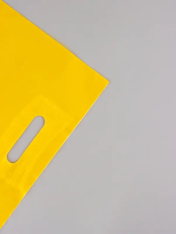 Пакет полиэтиленовый с вырубной ручкой, жёлтый 30&times;40 см, 70 мкм