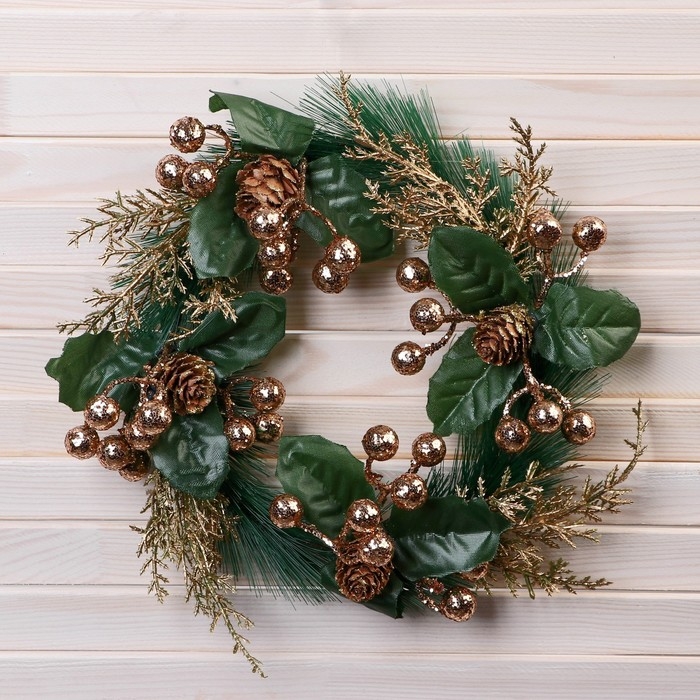 Венок новогодний d-19 см  Венок новогодний d-19 см "Элит" ягодки шишки веточки, золото