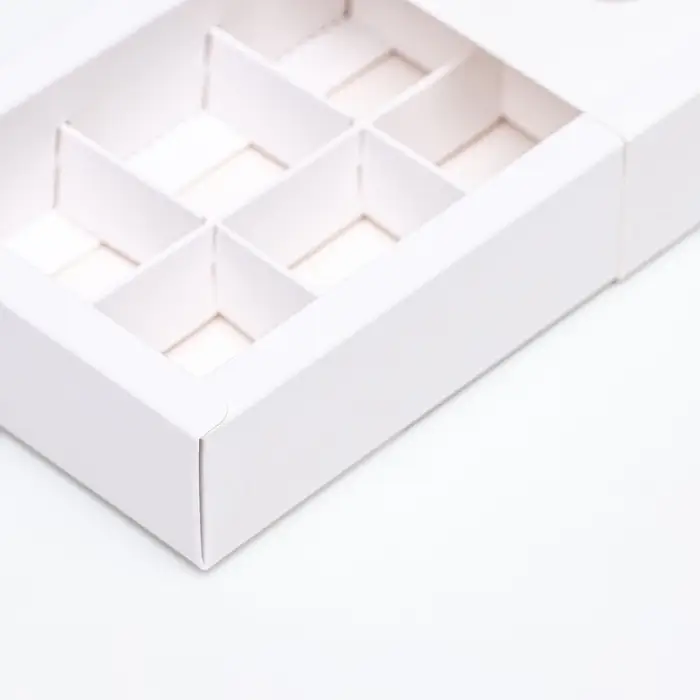 Коробка для 10 конфет, белая, 9.8&times;22&times;3.5 см