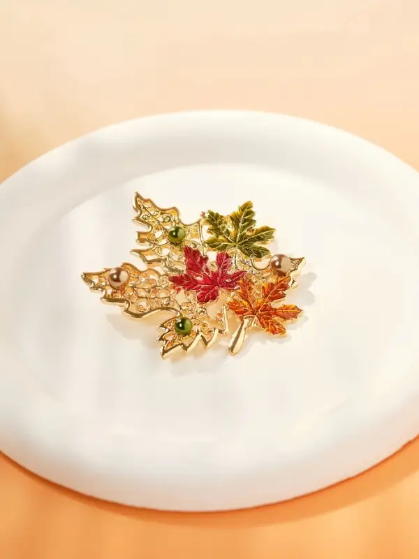 Брошь &laquo;Лист&raquo;, кленовый осенний, цветная в золоте