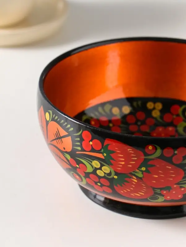 Салатник деревянный хохлома &laquo;Ягодка&raquo;, 16&times;16&times;9 см