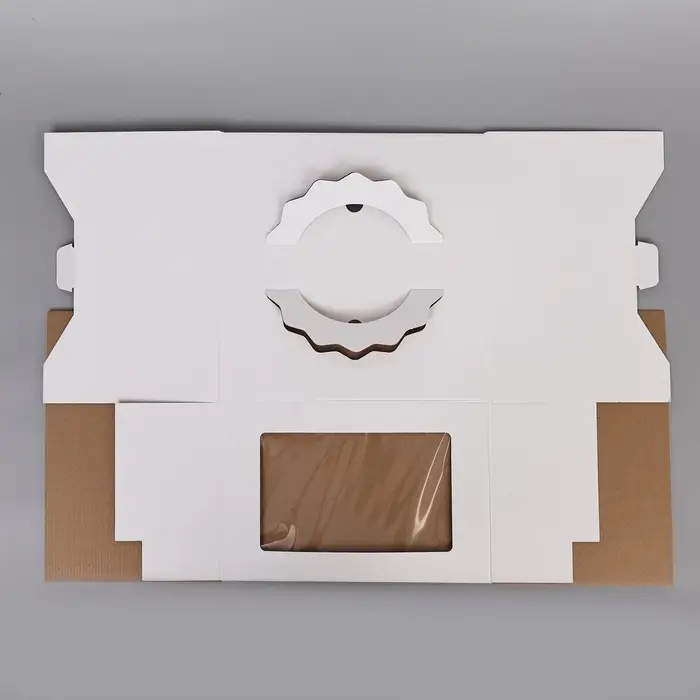 Коробка под торт 3 окна, с ручками, белая, 30&times;30&times;20 см