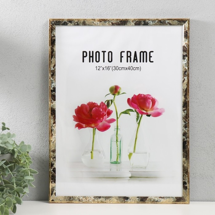 Фоторамка пластик 30х40 см Фоторамка пластик 30х40 см "Перламутр с золотой рамкой" 32х42 см