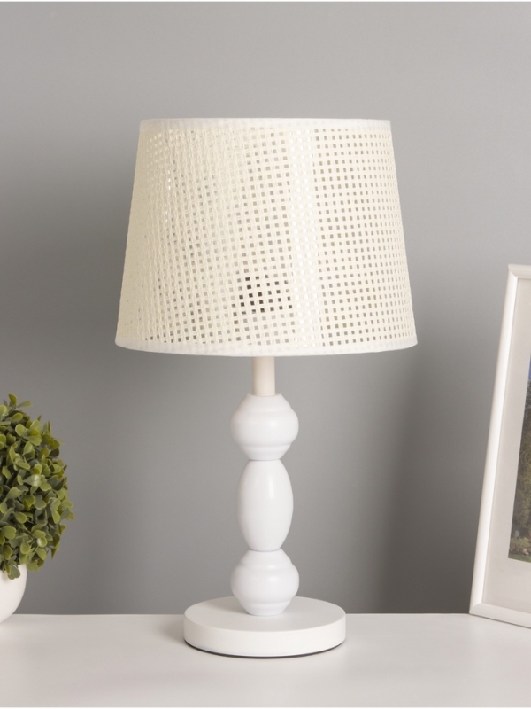 Лампа настольная BayerLux ЭКО Лампа настольная BayerLux ЭКО "Василиса" 1х40Вт Е27 белый 26х26х45см