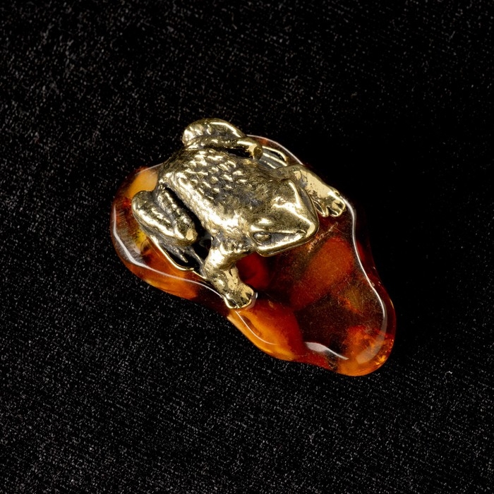Сувенир Сувенир "Лягушка", латунь, янтарь