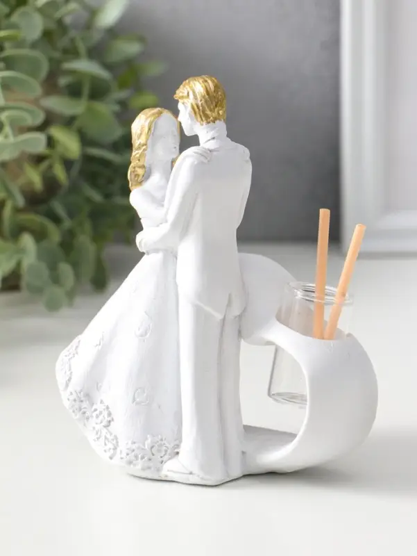 Аромадиффузор полистоун с палочками "Влюблённые у сердца" белый с золотом 6,5х12х14,2 см