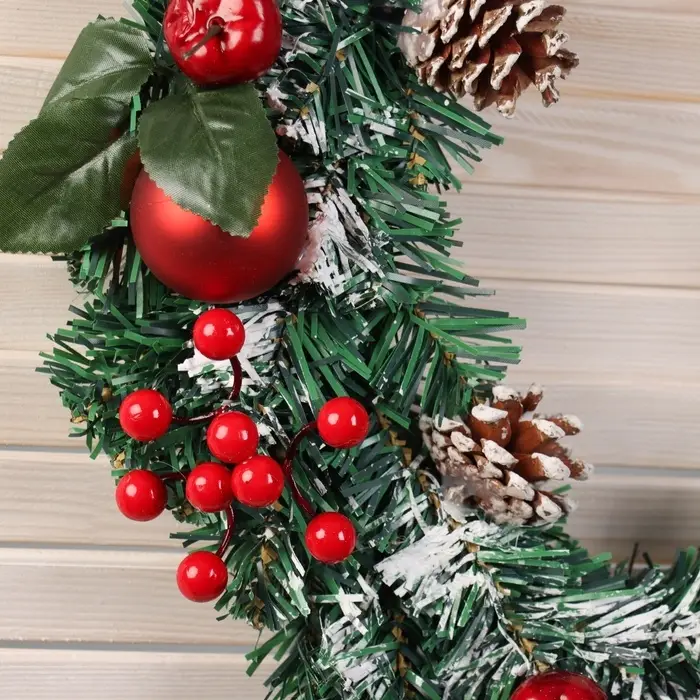 Венок новогодний d=40 см «Зимнее волшебство. Лесной фестиваль» с ягодами, шариками, шишками Венок новогодний d=40 см «Зимнее волшебство. Лесной фестиваль» с ягодами, шариками, шишками