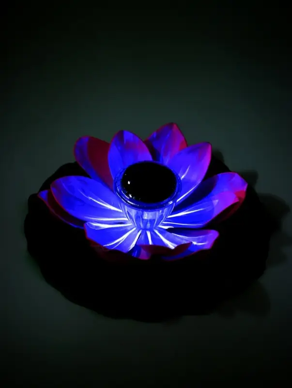 Садовый светильник для водоемов 28 х 28 х 9 см на солнечной бат-е Садовый светильник для водоемов 28 х 28 х 9 см на солнечной бат-е "Лотос" лиловый N009