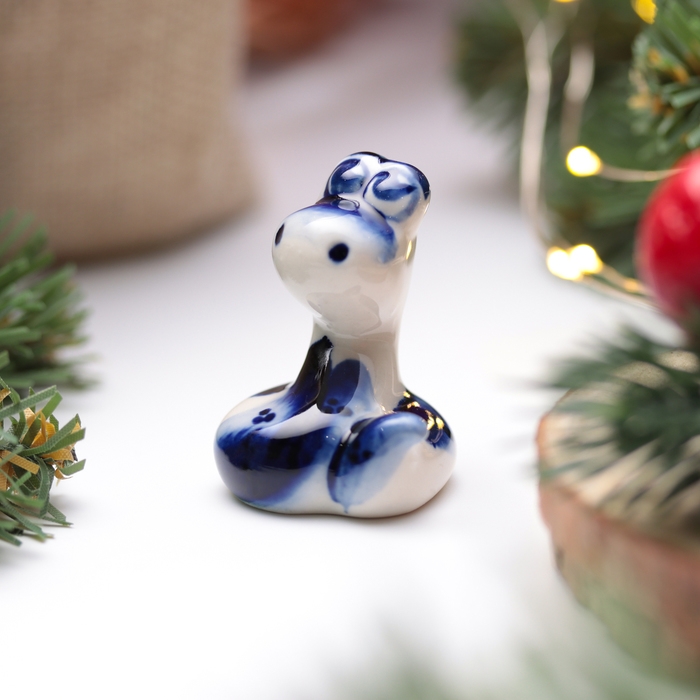 Новый год. Сувенир символ года 2025 Новый год. Сувенир символ года 2025 "Змея Кнопка", гжель, 4 см