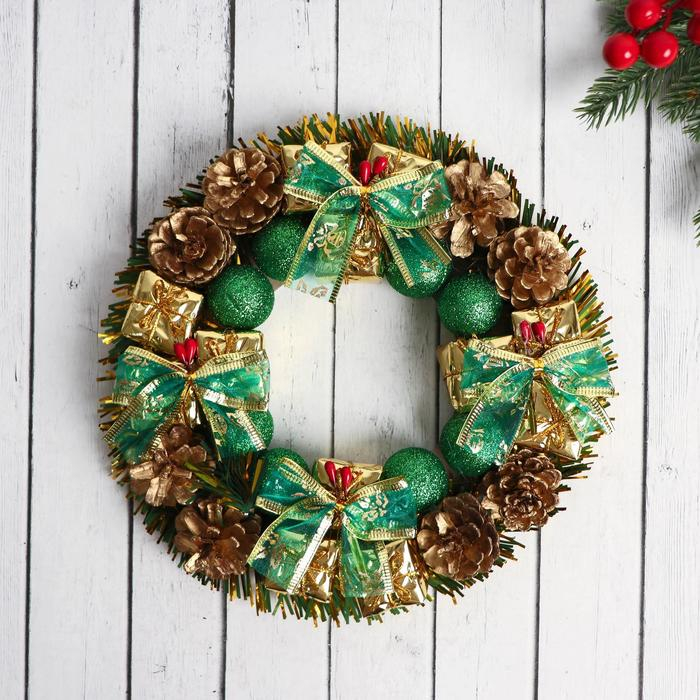 Венок новогодний d-22 см  Венок новогодний d-22 см "Зелёные бантики и шарики"