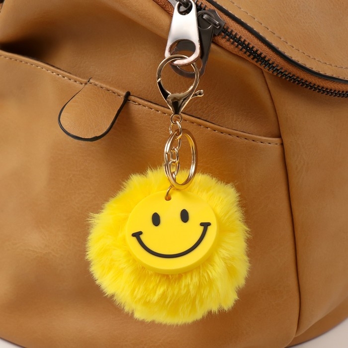 Пушистик на кольце с карабином  Пушистик на кольце с карабином "Смайл" жёлтый 8х8 см