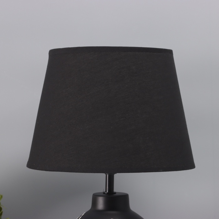 Лампа настольная Лампа настольная "Луиза" 1х40Вт Е27 черный/белый 25х25х38,,5см