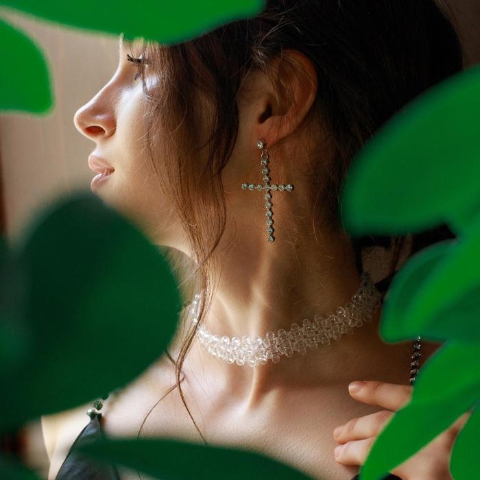 Серьги со стразами «Крестики» с делениями крупные, цвет белый в серебре Серьги со стразами «Крестики» с делениями крупные, цвет белый в серебре