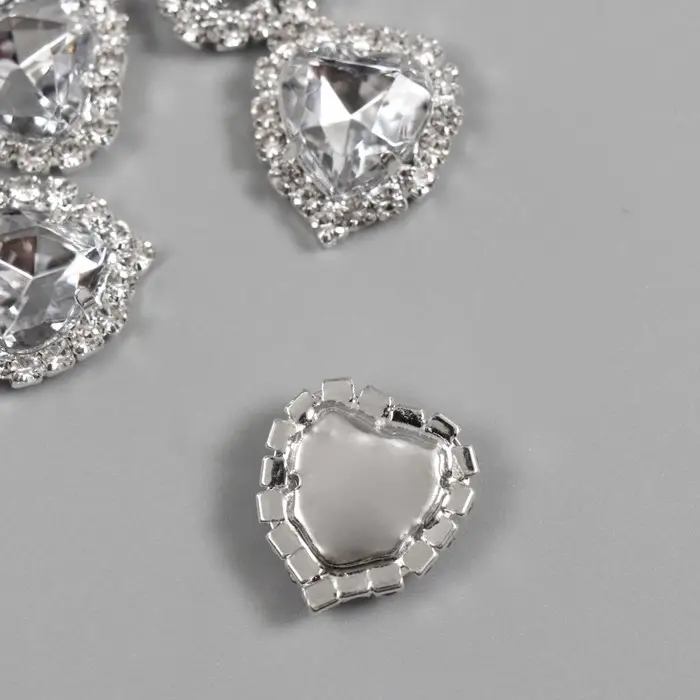 Декор для творчества металл "Медальон сердце в стразах" прозрачный 1,8х1,7 см