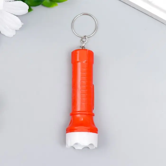 Фонарик брелок для ключей на кольце «Дорожный», светит, 6.3×2.3×2.3 см, МИКС Фонарик брелок для ключей на кольце «Дорожный», светит, 6.3×2.3×2.3 см, МИКС