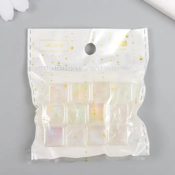 Бусина для творчества пластик "Кубик. Перламутровый блеск" белый 1,4х1,4х1,4 см