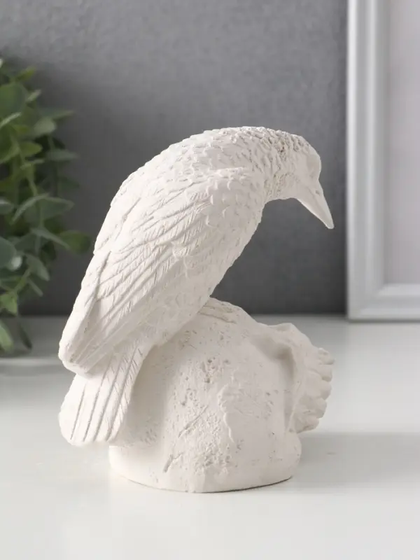 Фигура «Ворон на черепе», 12×12×8 см, гипс