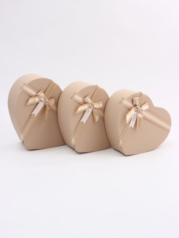 Набор коробок 3 в 1 сердца 31 х 27 х 13,3; 28 х 25 х 11,7; 26 х 23 х 10,3 см Набор коробок 3 в 1 сердца 31 х 27 х 13,3; 28 х 25 х 11,7; 26 х 23 х 10,3 см