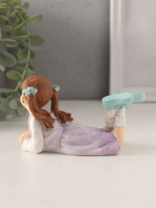 Сувенир полистоун "Малышка в сиреневом сарафане" 14х6,5х7 см