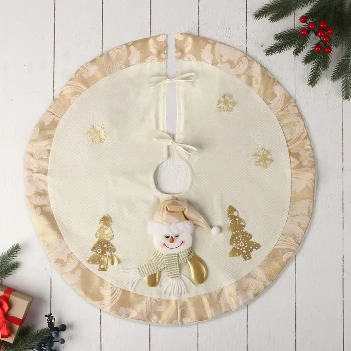 Коврик под ёлку &laquo;Снеговик и ёлочки&raquo; d=57 см, бело-золотой